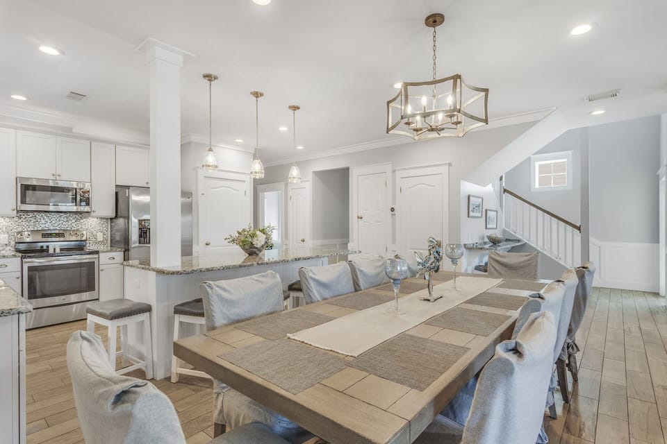 First Floor: Dining Area