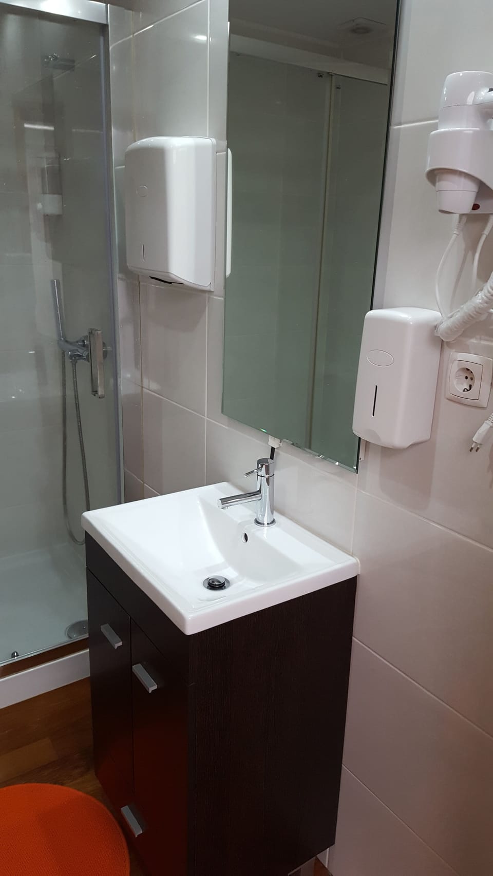 Shower, free toiletries, hair dryer, towels