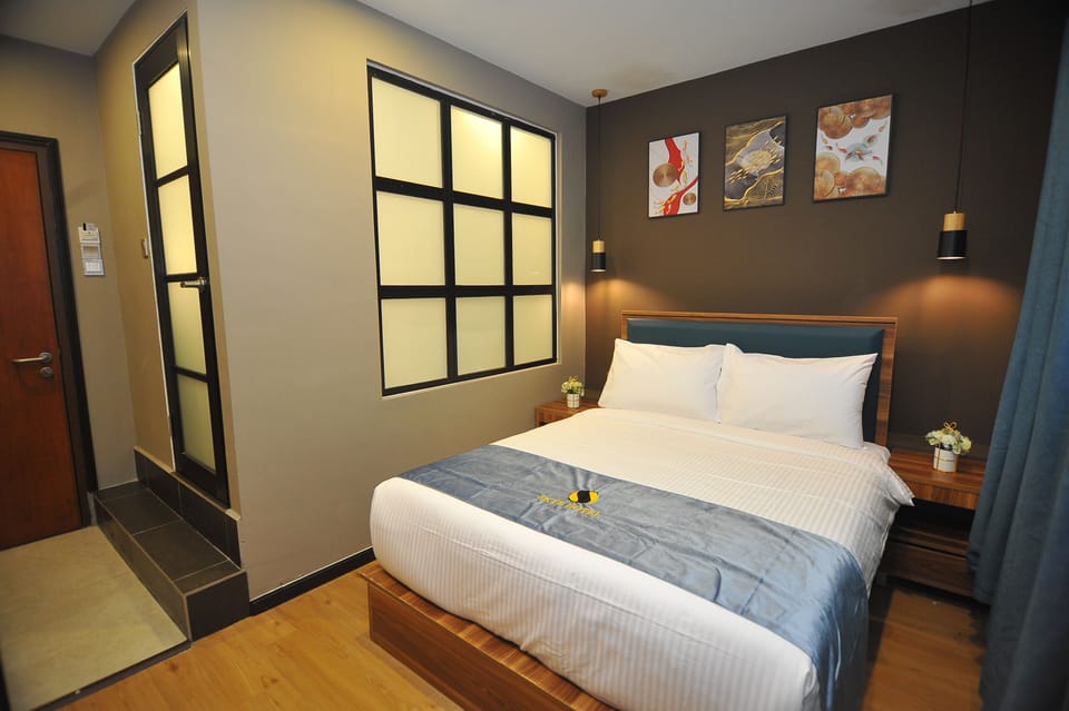Standard Double Room | Desk, laptop workspace, blackout drapes, soundproofing