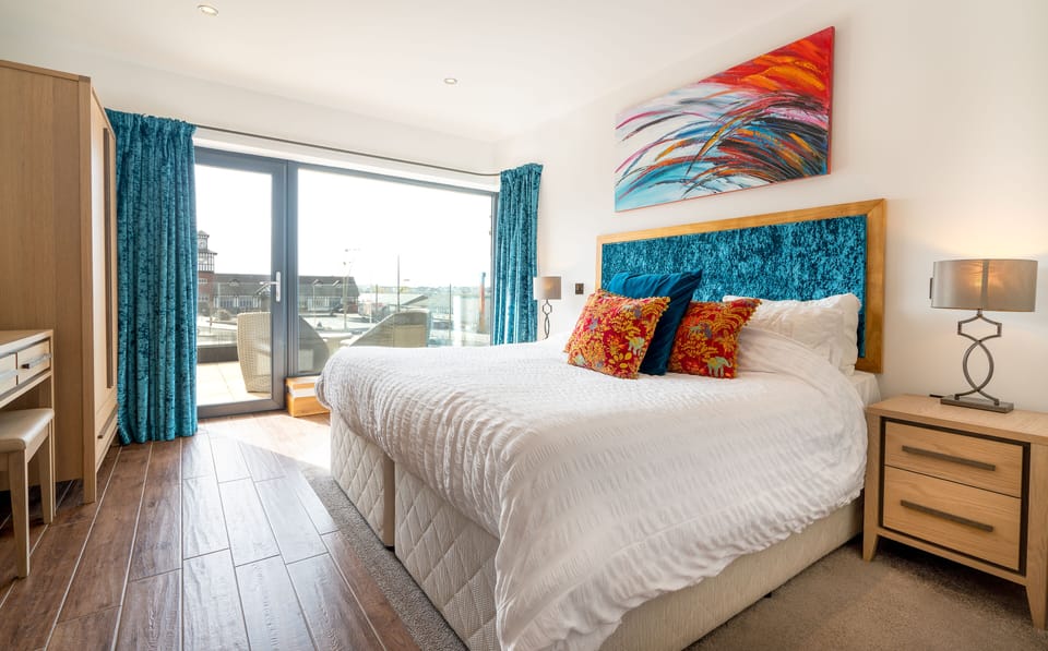 Junior Suite, Balcony (with private hot tub) | Premium bedding, pillowtop beds, individually decorated