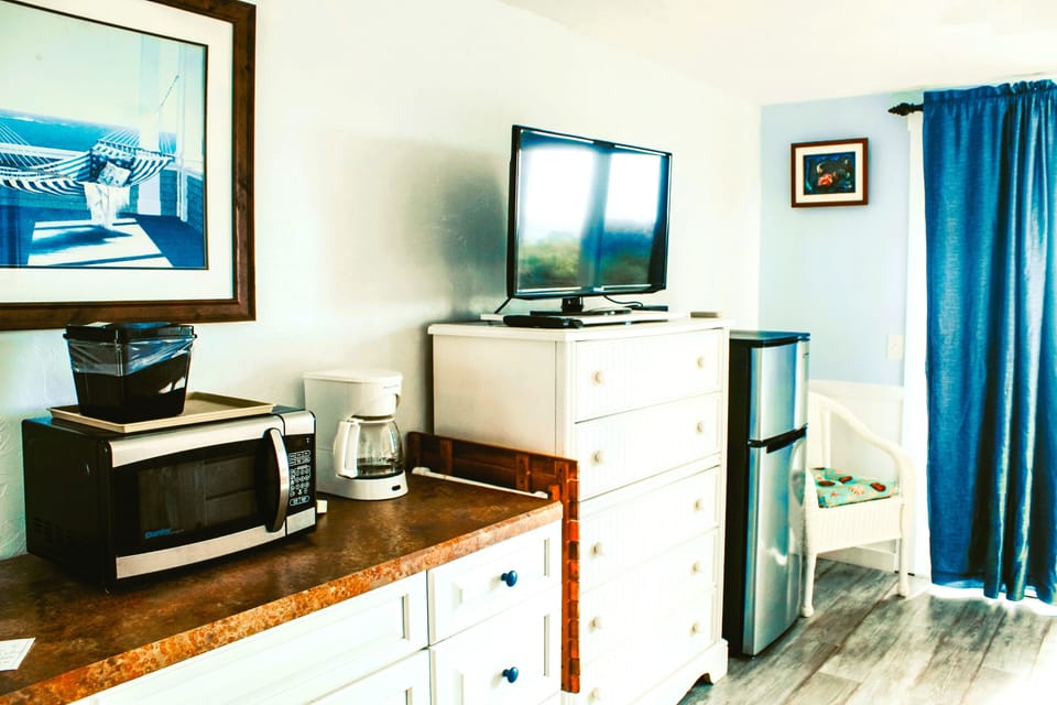 Standard Room, 1 Bedroom, Non Smoking, Beachside (Room 23, Ocean View) | Individually decorated, individually furnished, free WiFi, bed sheets