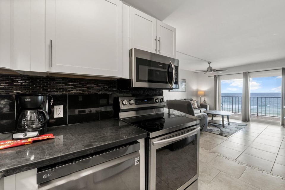 Condo, 1 King Bed with Sofa bed (The Summit 620) | Private kitchen | Fridge, oven, stovetop, toaster
