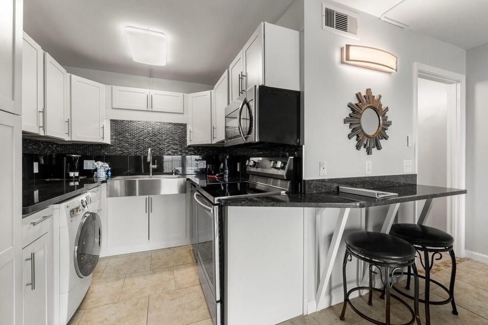 Condo, 1 King Bed with Sofa bed (The Summit 620) | Private kitchen | Fridge, oven, stovetop, toaster
