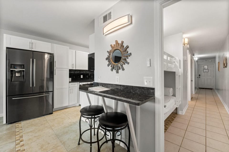 Condo, 1 King Bed with Sofa bed (The Summit 620) | Interior