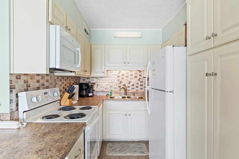 Condo, 1 King Bed with Sofa bed (The Summit 921) | 1 bedroom, iron/ironing board, bed sheets