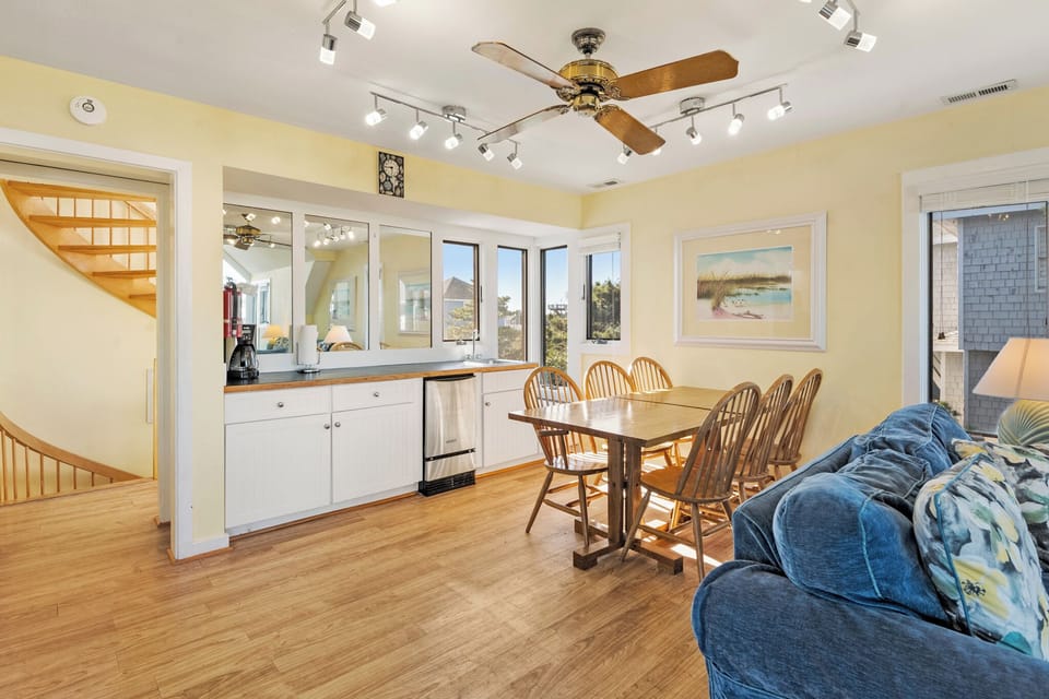 OSP01: Fun2Sea l Mid Level Living Area