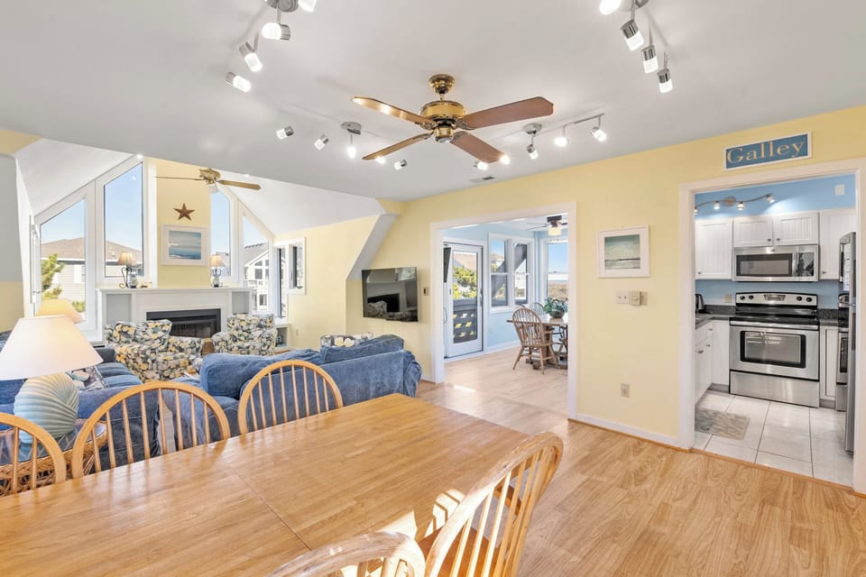 OSP01: Fun2Sea l Mid Level Living Area