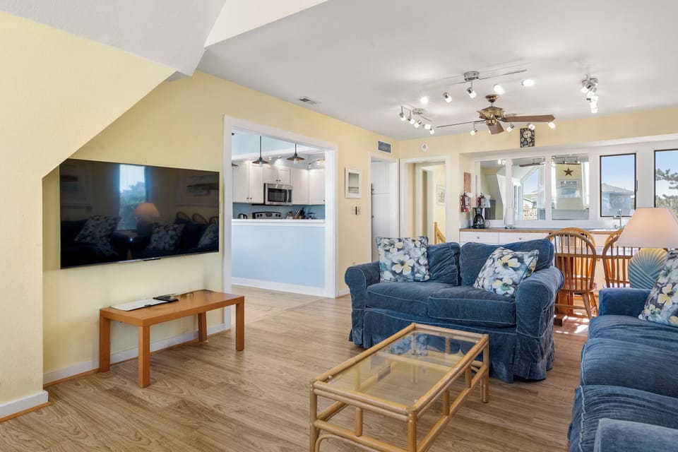 OSP01: Fun2Sea l Mid Level Living Area