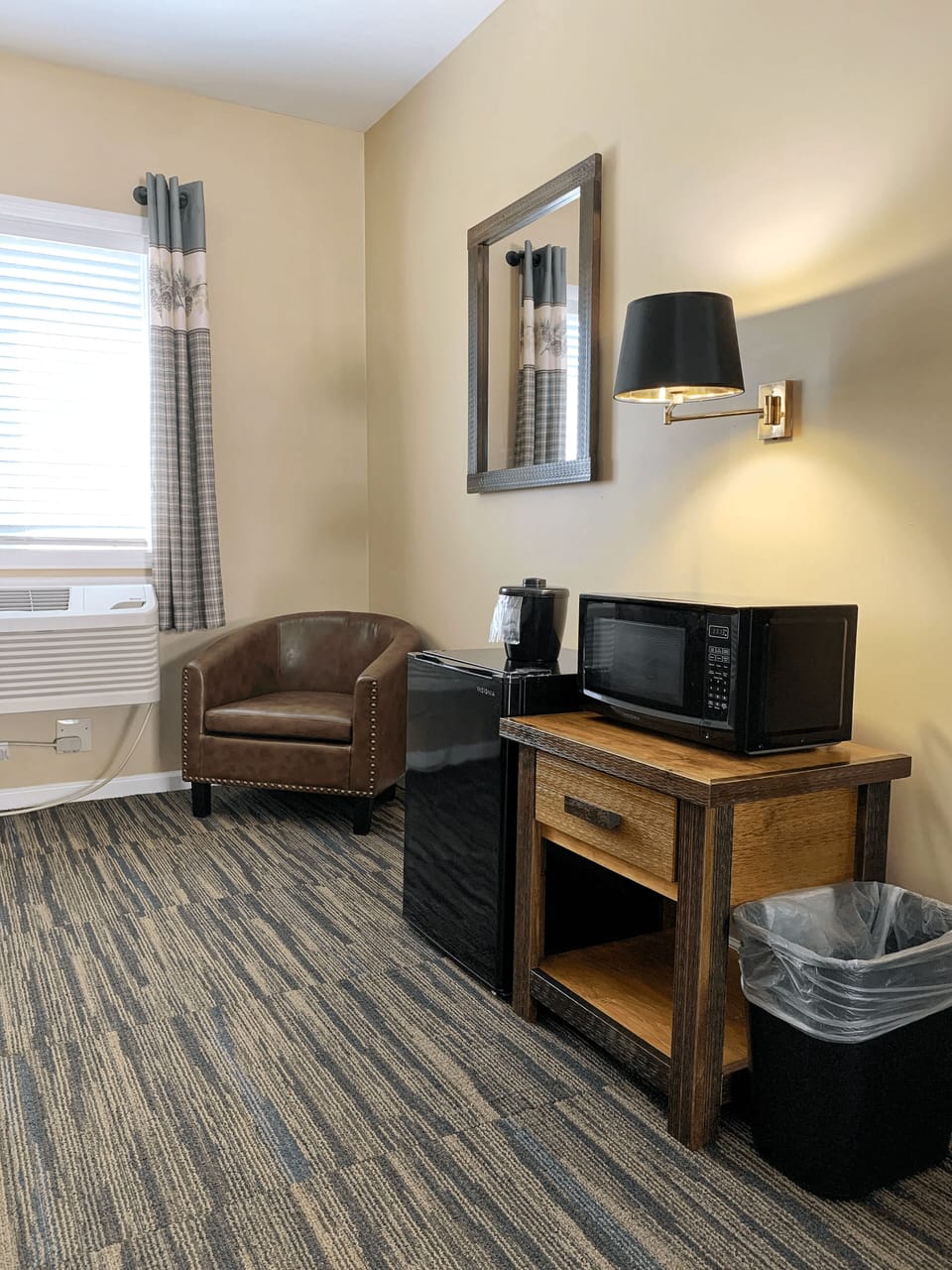 Standard Double Room | Desk, laptop workspace, iron/ironing board, free WiFi