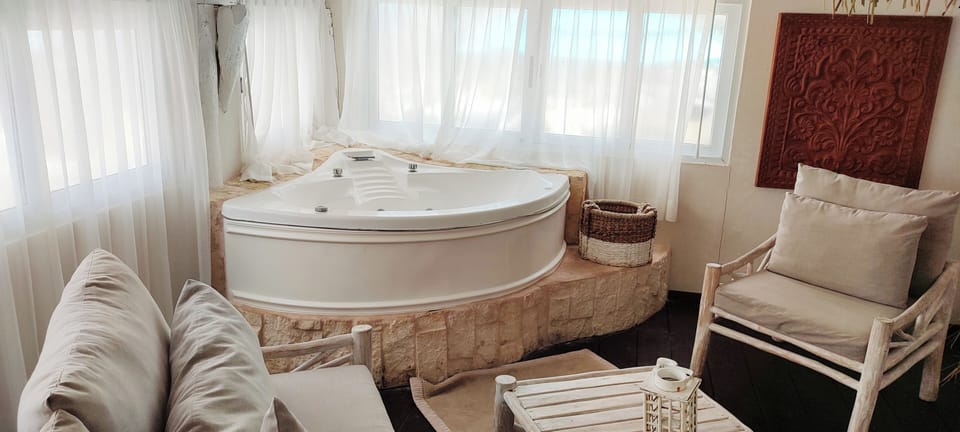 Honeymoon Suite, Oceanfront | 1 bedroom, minibar, in-room safe, iron/ironing board
