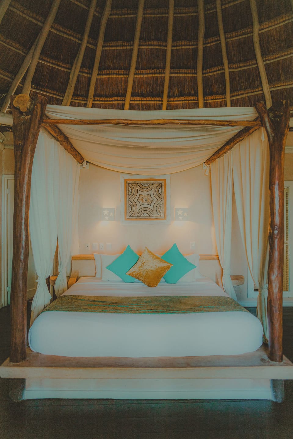 Deluxe Room, Oceanfront | 1 bedroom, minibar, in-room safe, iron/ironing board