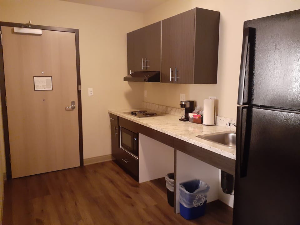 Design Single Room | Private kitchenette | Full-size fridge, microwave, stovetop, coffee/tea maker