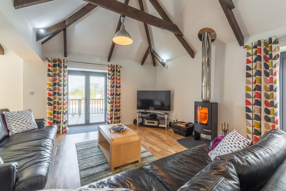 Hunter's Barn, St Agnes. Warm and cosy evenings in front of the television