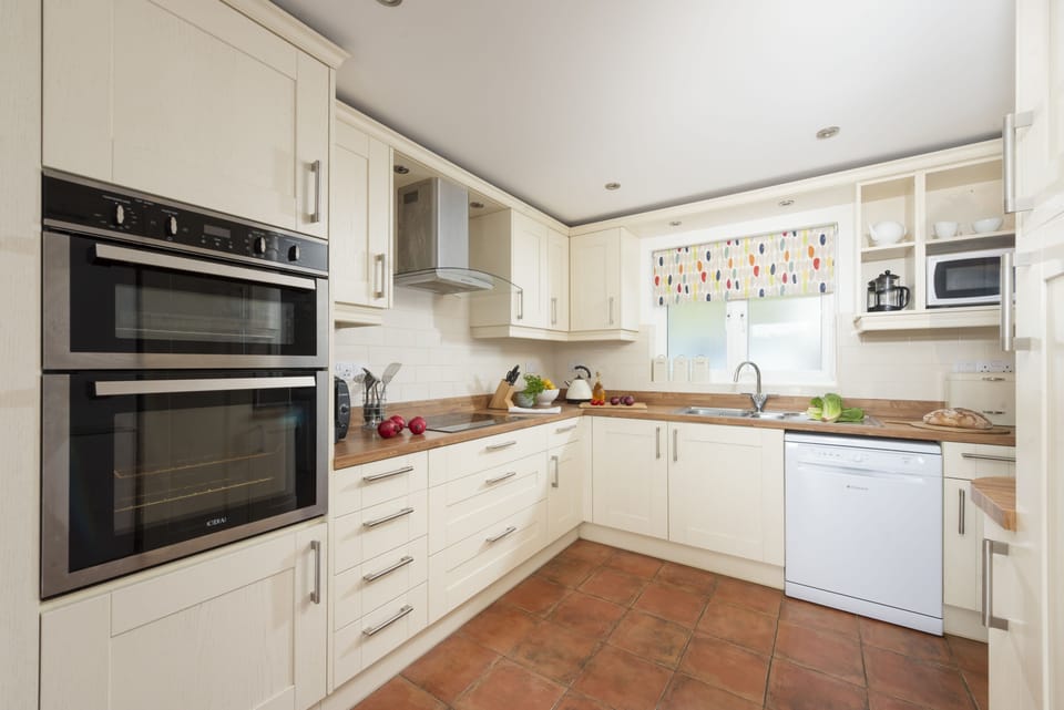 Waterfront House, Malpas. Ground floor: Kitchen with oven and hob, fridge/freezer and dishwasher.