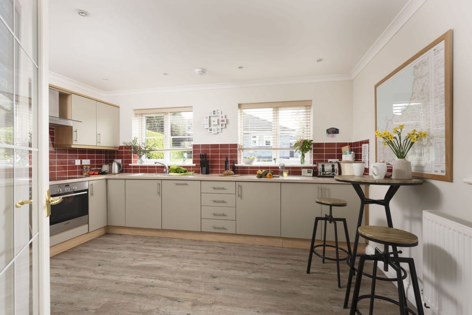 September Sea, Port Isaac. Ground floor: The charming kitchen is superbly equipped with everything you'll need during your stay