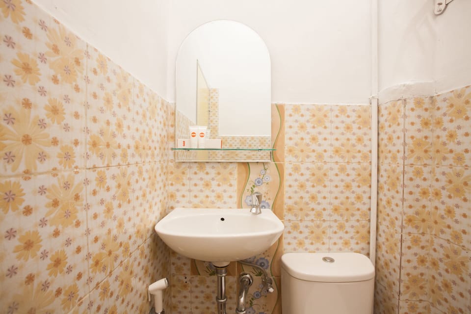 Deluxe Double Room | Bathroom | Shower, towels