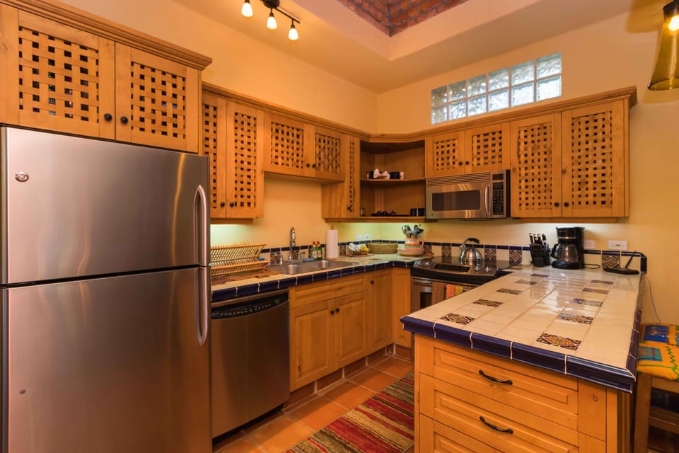 Fully Equipped Kitchen / Refrigerator / Stove / Microwave / Dishwasher / Coffee Maker