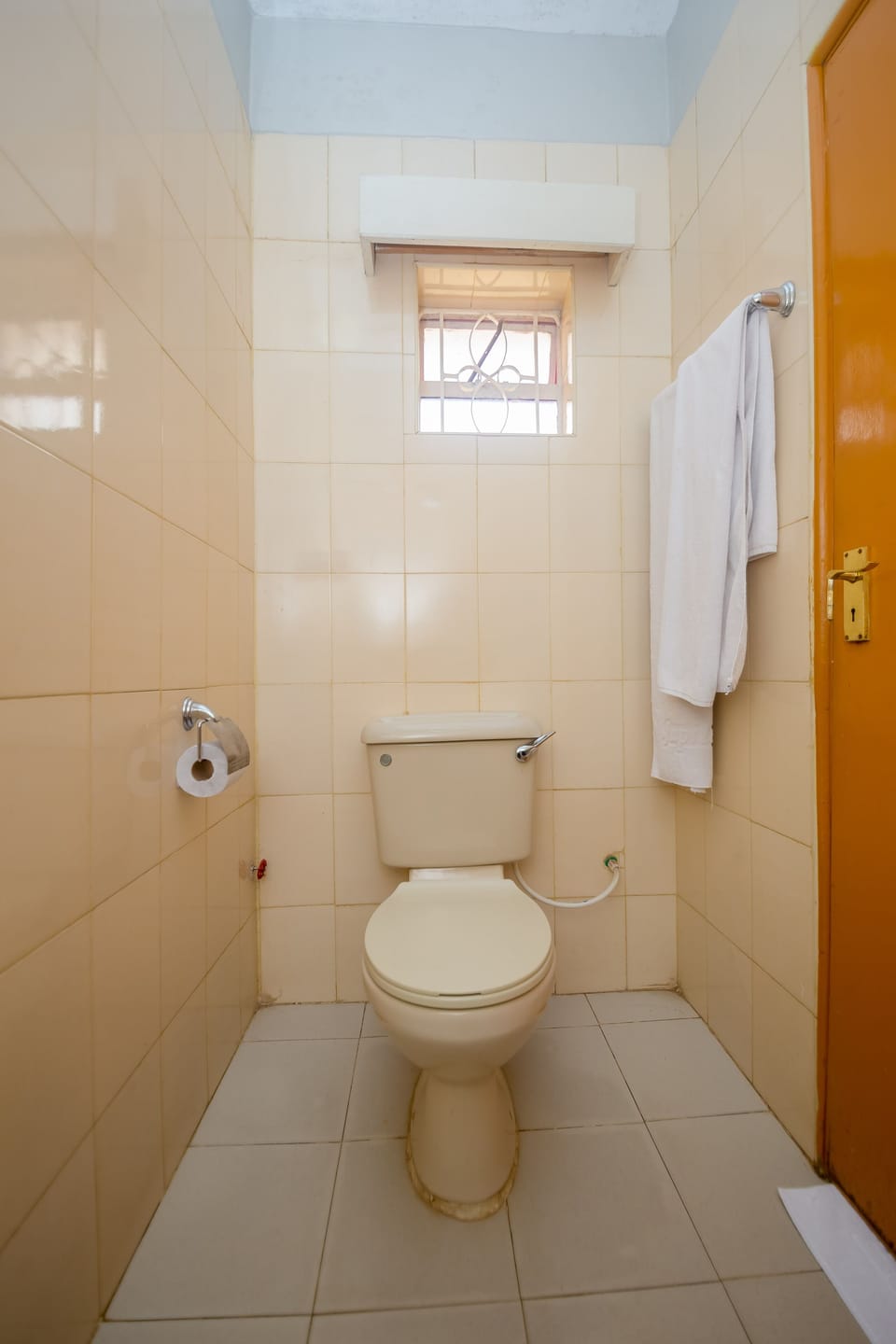 Executive Double Room | Bathroom | Shower, hydromassage showerhead, free toiletries, slippers