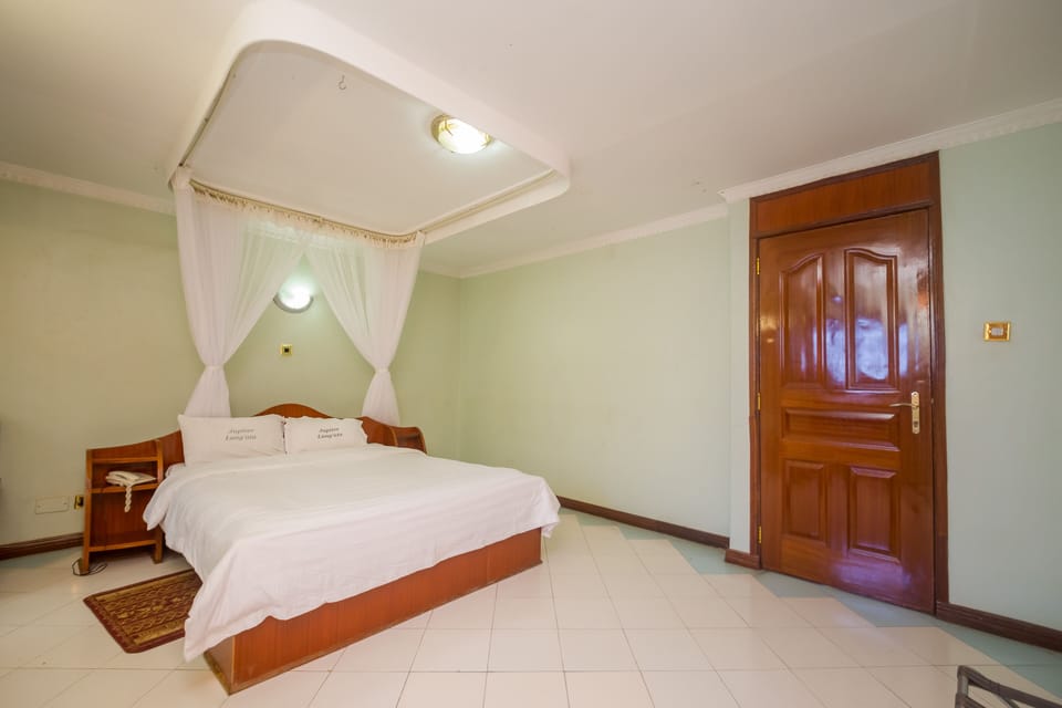 Executive Double Room | 5 bedrooms, iron/ironing board, free WiFi