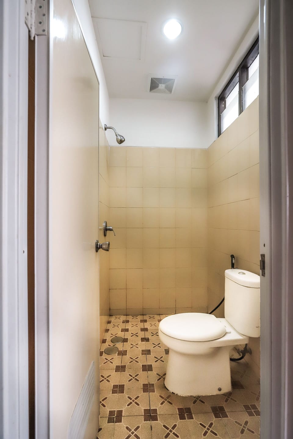 Standard Single Room | Bathroom | Shower, towels
