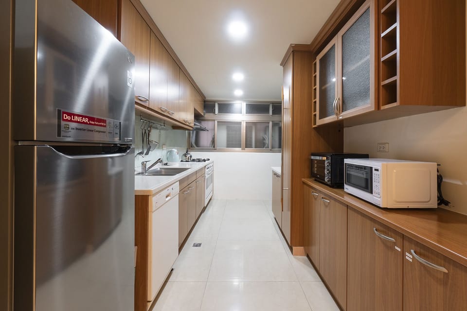 Fully Equipped Kitchen:
• Cooking & Dining Essentials
• Dishwasher