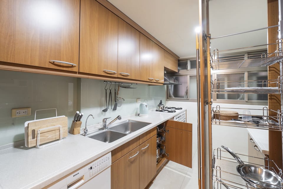 Fully Equipped Kitchen:
• Cooking & Dining Essentials
• Dishwasher