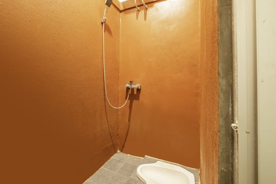 Deluxe Single Room | Bathroom shower