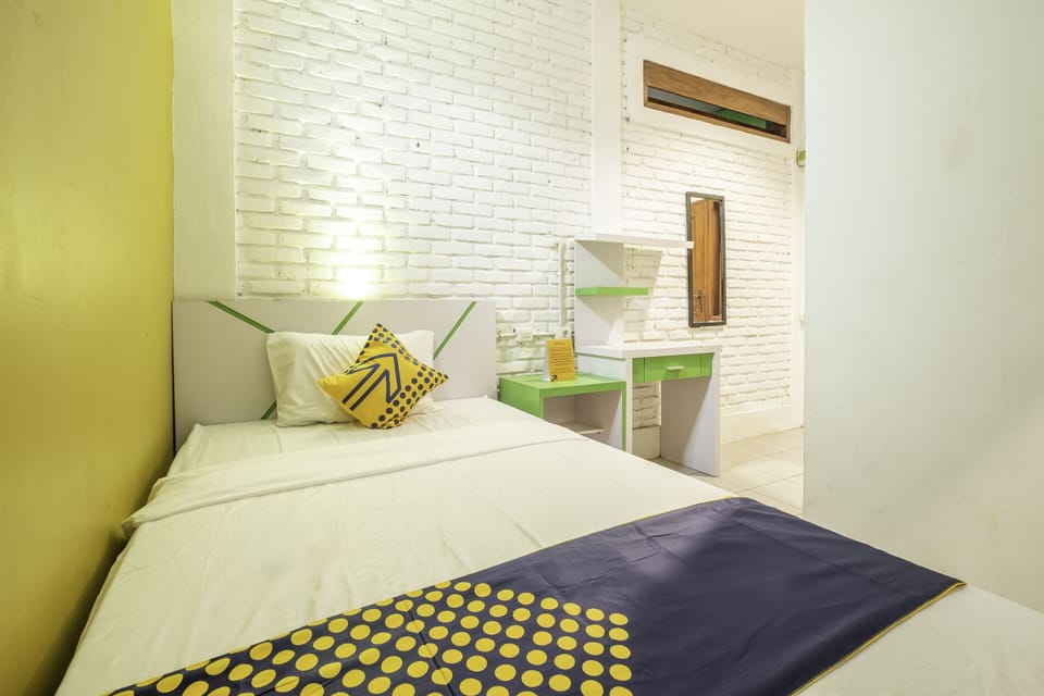 Deluxe Single Room | Free WiFi, bed sheets
