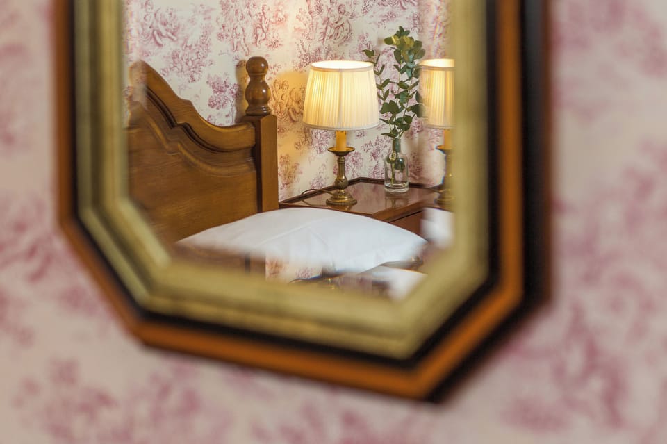 Classic Room | In-room safe, WiFi (free), bed sheets