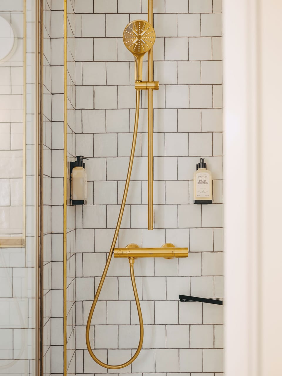 Classic Room | Bathroom | Hair dryer, towels, shampoo, toilet paper