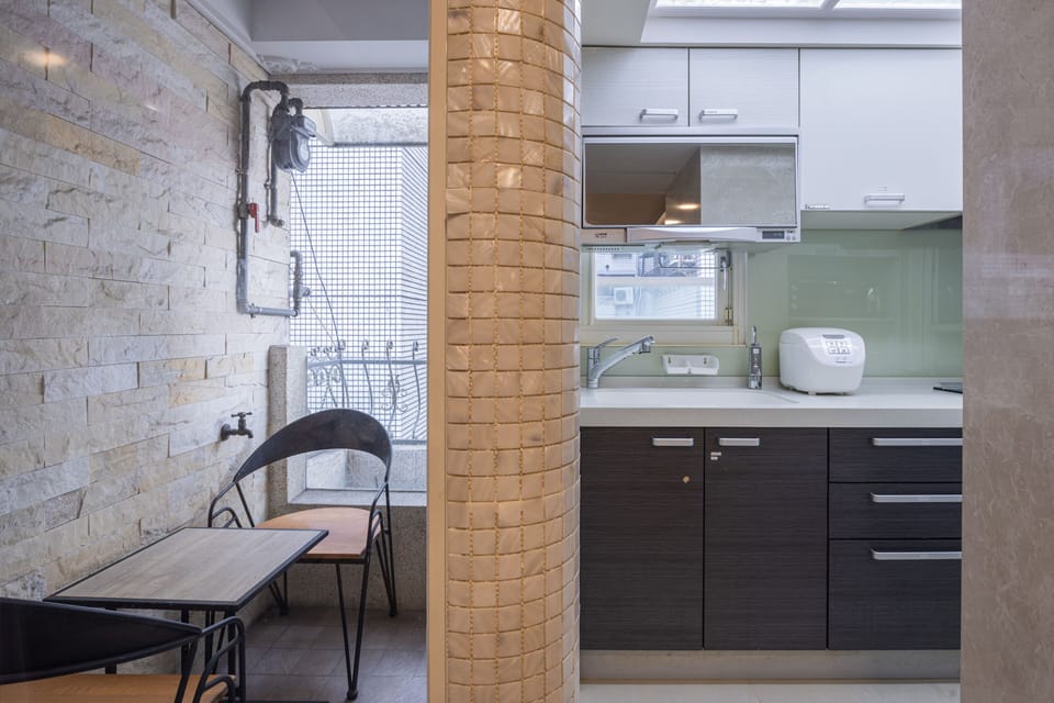 Fully Equipped Kitchen w/ Cooking & Dining Essentials