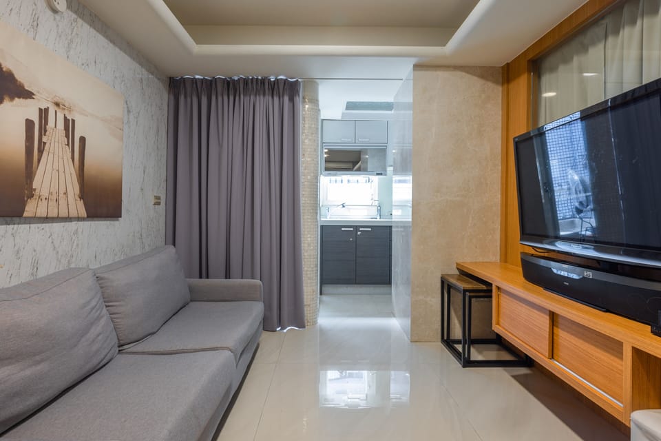 Cozy Living Room: 
• Flat Screen TV 
• Speaker 
• Natural Lighting
