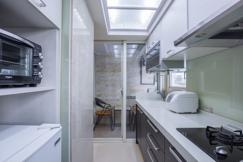 Fully Equipped Kitchen w/ Cooking & Dining Essentials