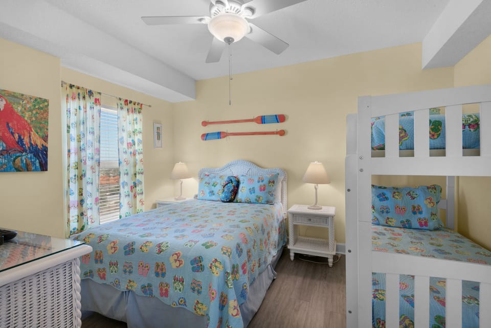 Guest bedroom with bunk beds