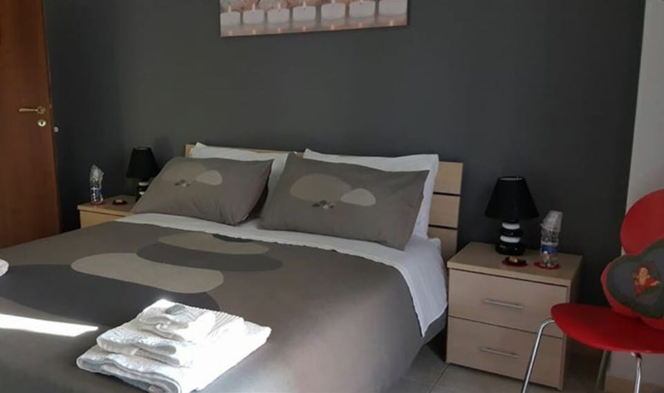 Double Room, Ensuite , Private Bathroom | Individually decorated, individually furnished, desk, laptop workspace