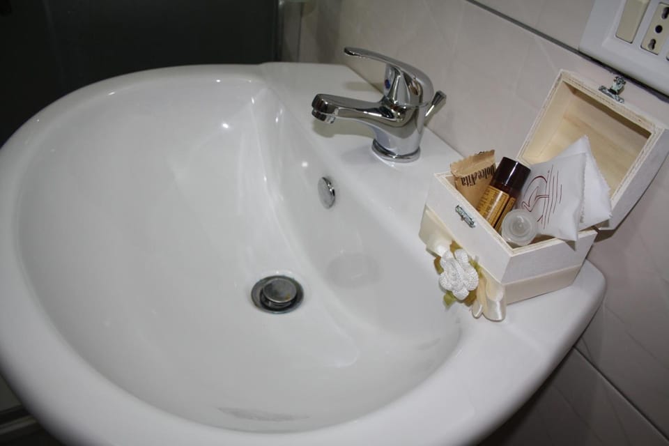 Shower, free toiletries, hair dryer, bathrobes