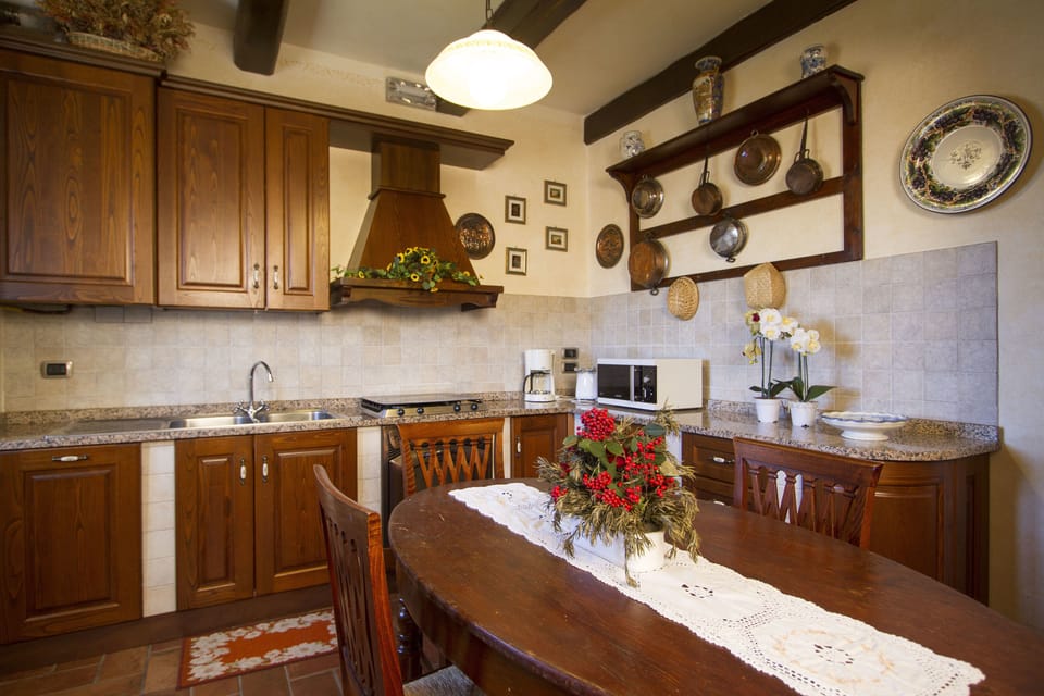 Comfort Apartment, 2 Bedrooms | Private kitchen | Fridge, microwave, oven, stovetop