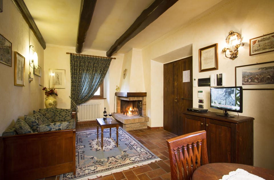 Comfort Apartment, 2 Bedrooms | Living area | 43-inch Smart TV with satellite channels, fireplace, iPod dock