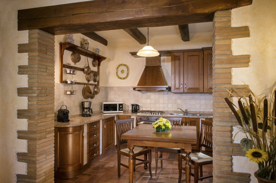 Deluxe Apartment | Private kitchen | Fridge, microwave, oven, stovetop