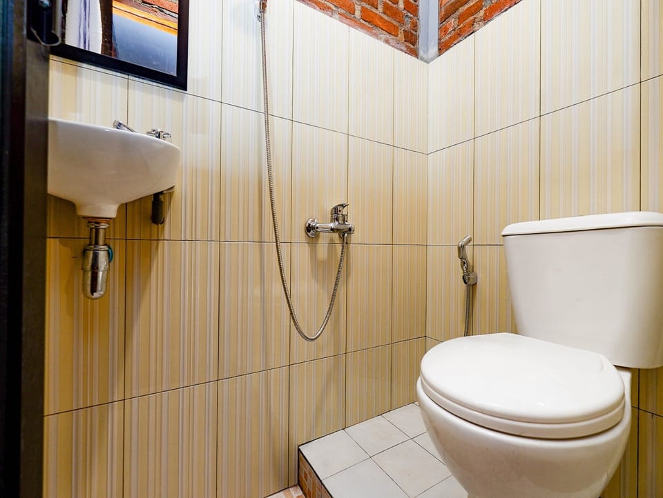Family Double Room | Bathroom | Shower, towels