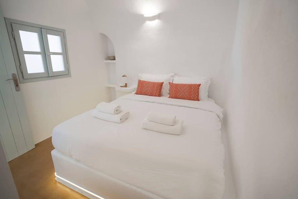 bedroom with double bed