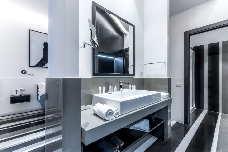 Senior Double Room | Bathroom | Shower, slippers, bidet, towels