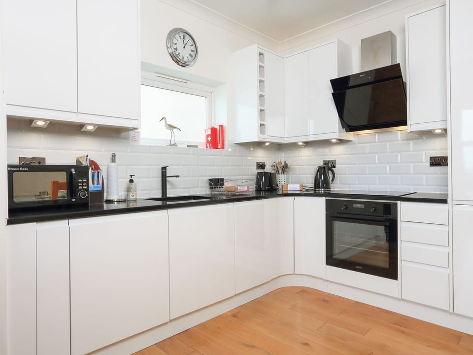Cottage | Private kitchen | Fridge, stovetop, dishwasher, cookware/dishes/utensils