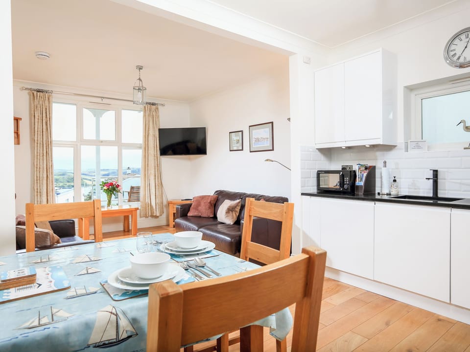 Cottage | Dining