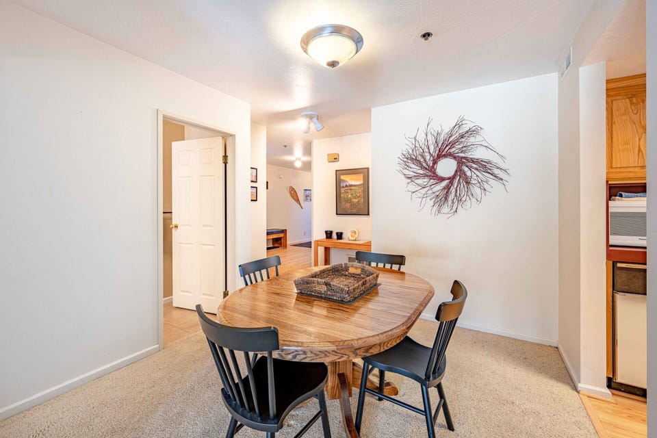 Enjoy a meal with the family at home with the fully equipped kitchen and large dining table.