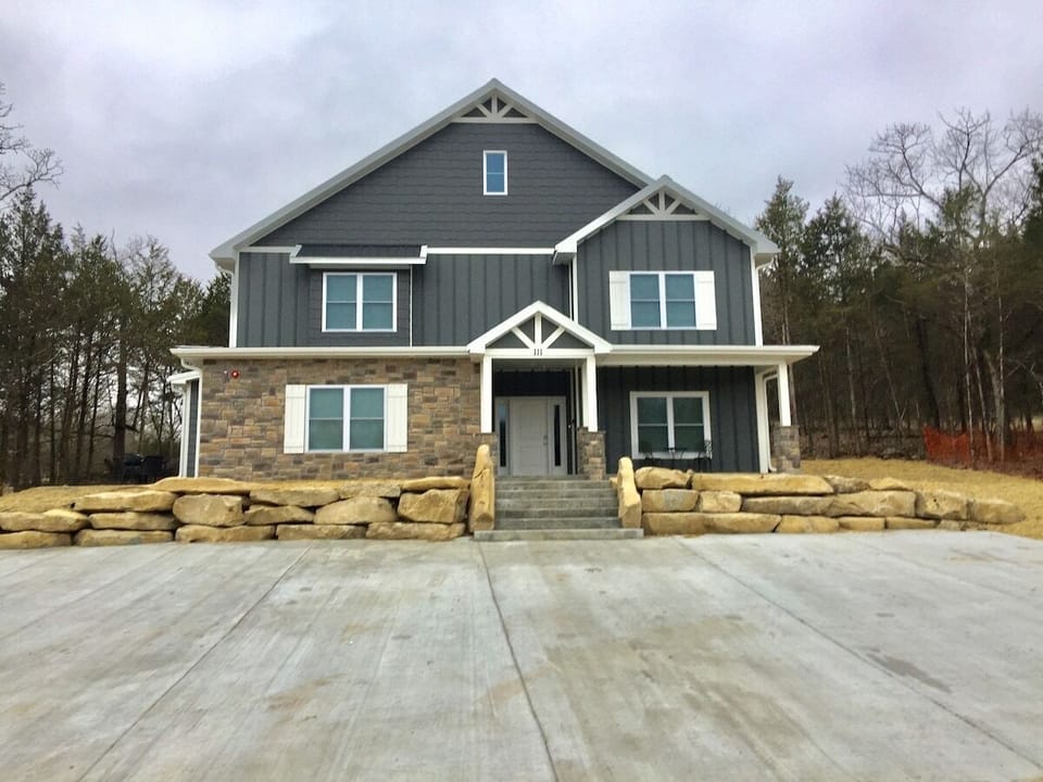 Welcome Home w/ Private Parking 6+ Vehicles or your Boat on 1/2 Acre Lot.