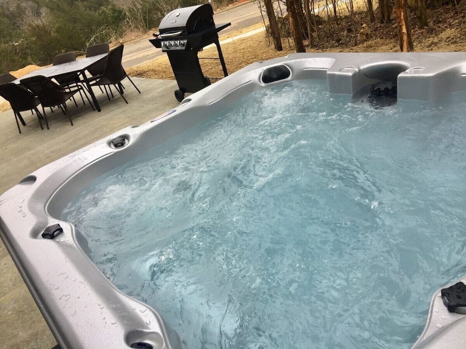 HotTub, Gas BBQ Grill, Outdoor Seating, Fire Pit. Horseshoe Pit, on 1/2 Acre Lot
