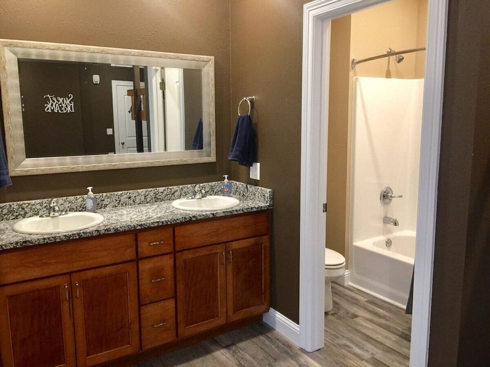 Bunk Bed Room Full Bathroom, w/ Tub & Shower, Double Sinks w/Granite Tops!