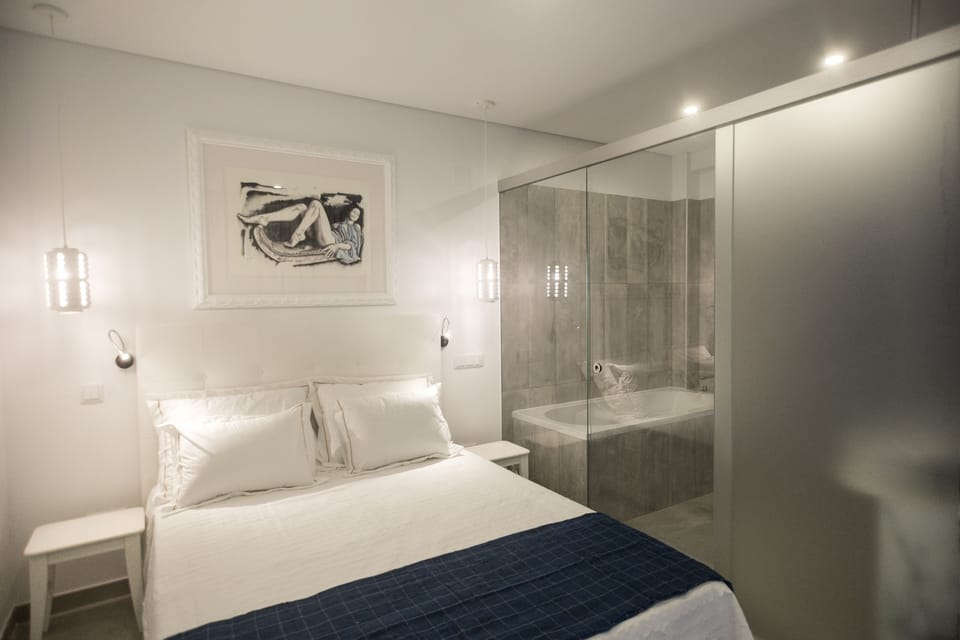Design Double Room | Desk, soundproofing, iron/ironing board, free WiFi