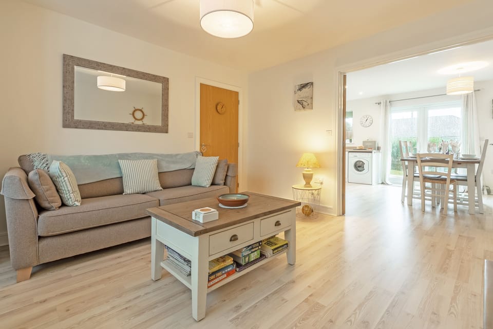 The Seahouse, Portreath, Ground Floor: Cosy up for a games night with the family